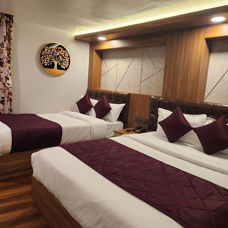 Luxury Stay At Hotel Broadway Boutique Mall Road Chowrasta Near Mahakal Temple Νταρτζίλινγκ Εξωτερικό φωτογραφία