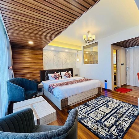 Luxury Stay At Hotel Broadway Boutique Mall Road Chowrasta Near Mahakal Temple Νταρτζίλινγκ Εξωτερικό φωτογραφία