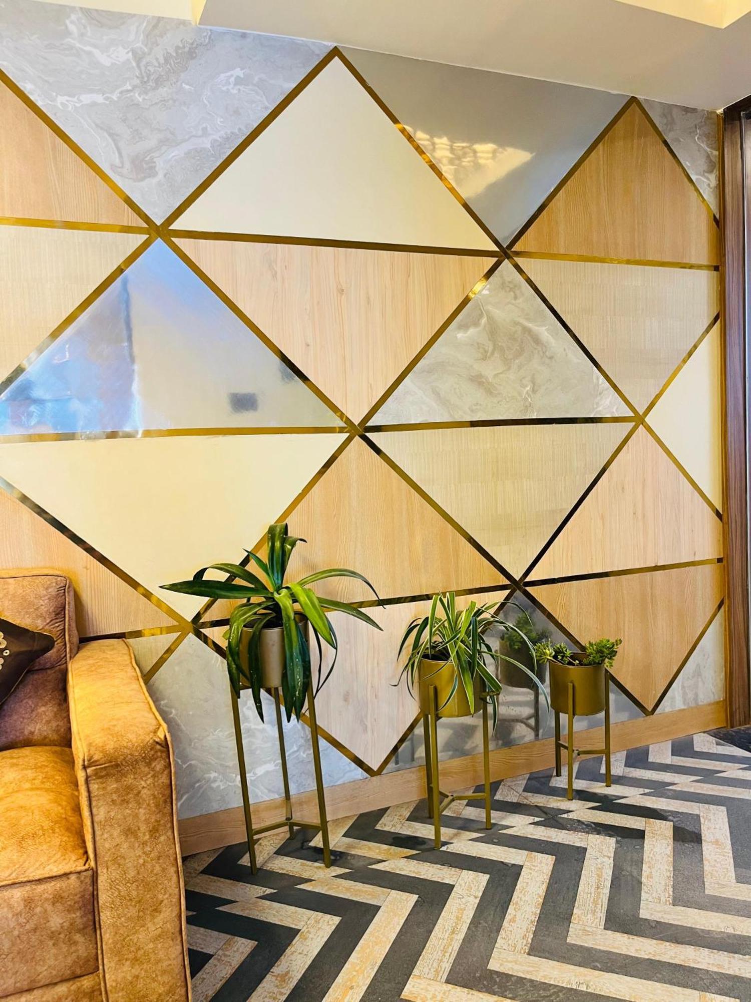 Luxury Stay At Hotel Broadway Boutique Mall Road Chowrasta Near Mahakal Temple Νταρτζίλινγκ Εξωτερικό φωτογραφία