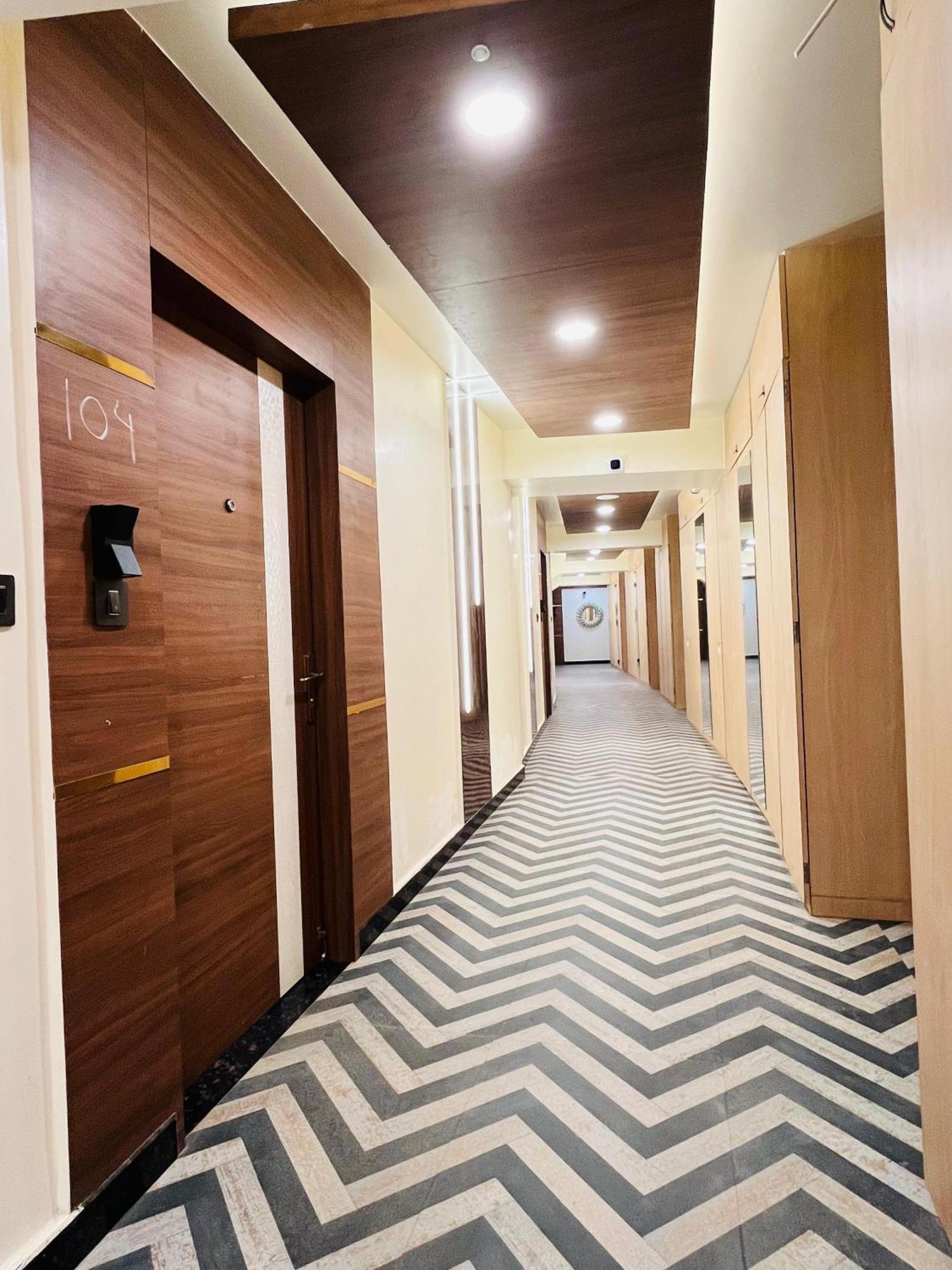 Luxury Stay At Hotel Broadway Boutique Mall Road Chowrasta Near Mahakal Temple Νταρτζίλινγκ Εξωτερικό φωτογραφία