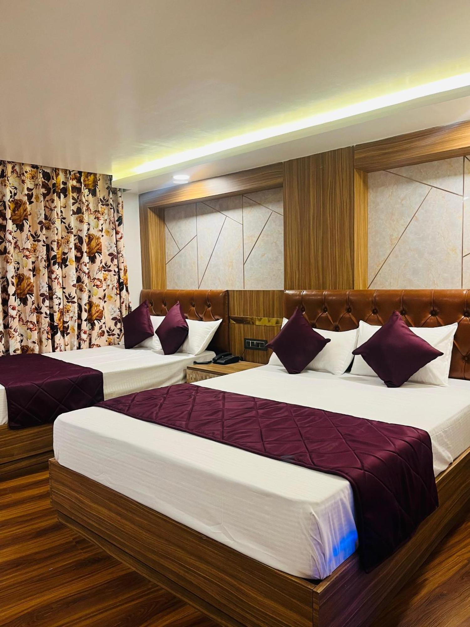 Luxury Stay At Hotel Broadway Boutique Mall Road Chowrasta Near Mahakal Temple Νταρτζίλινγκ Εξωτερικό φωτογραφία