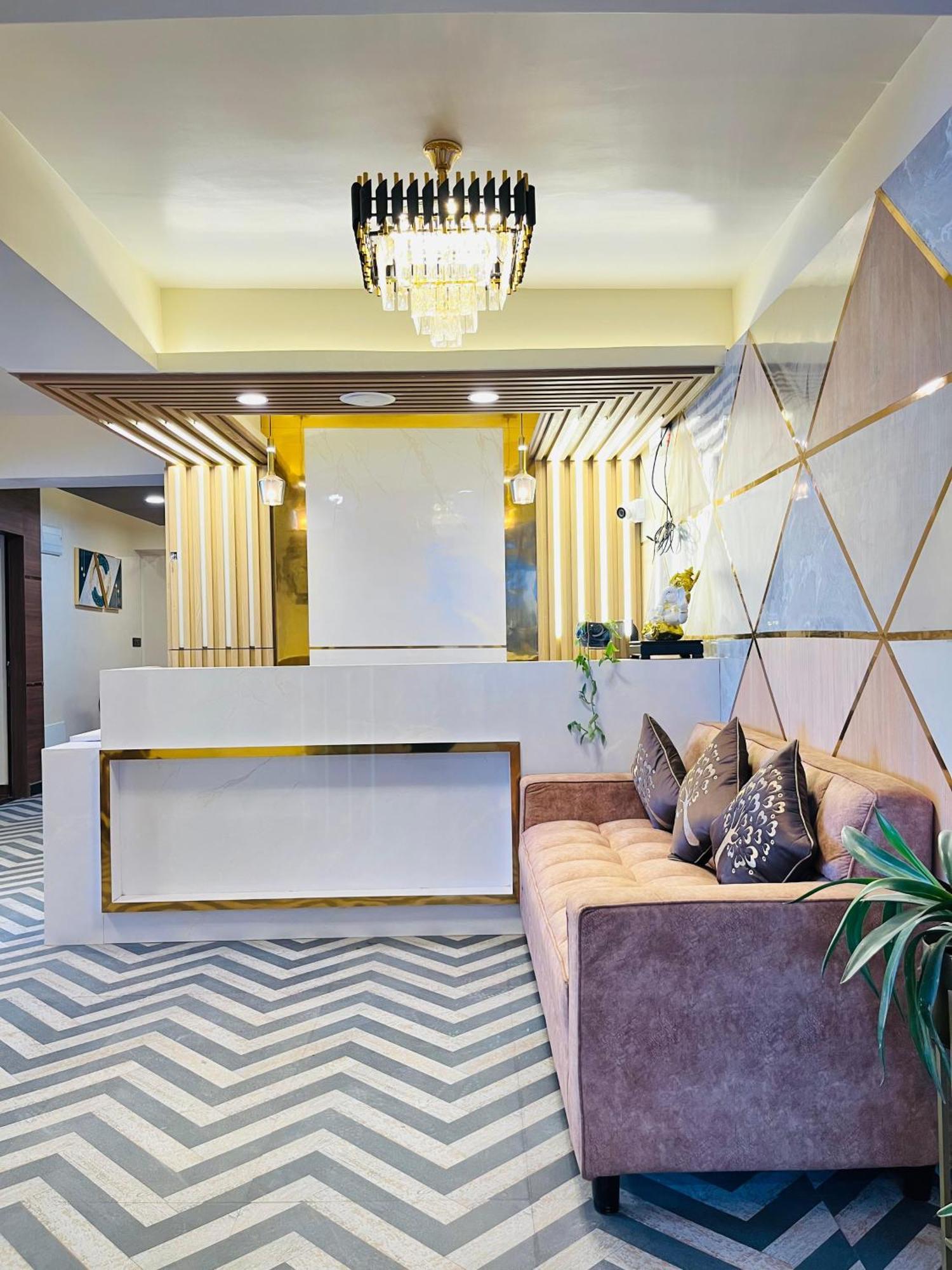 Luxury Stay At Hotel Broadway Boutique Mall Road Chowrasta Near Mahakal Temple Νταρτζίλινγκ Εξωτερικό φωτογραφία