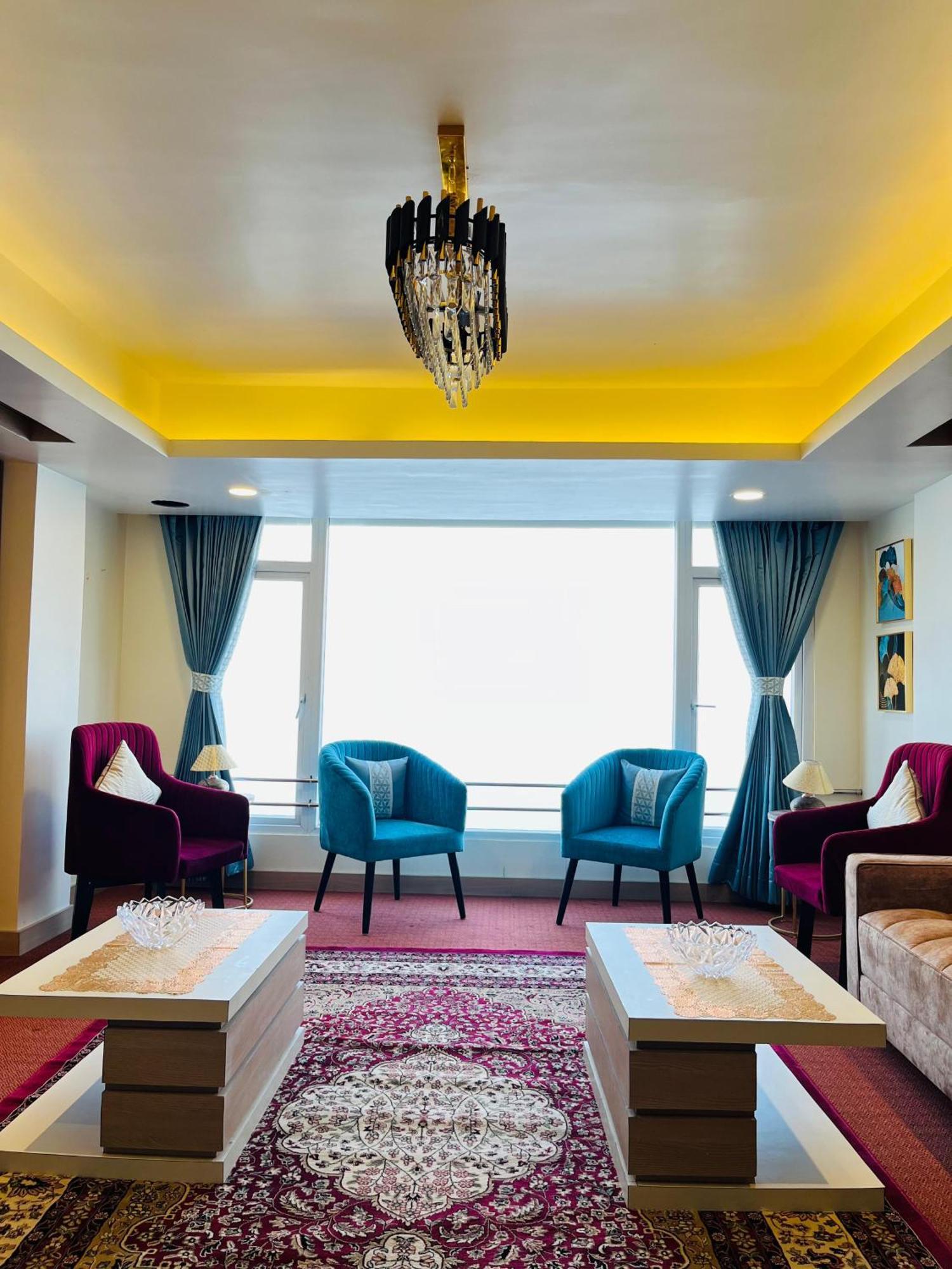 Luxury Stay At Hotel Broadway Boutique Mall Road Chowrasta Near Mahakal Temple Νταρτζίλινγκ Εξωτερικό φωτογραφία