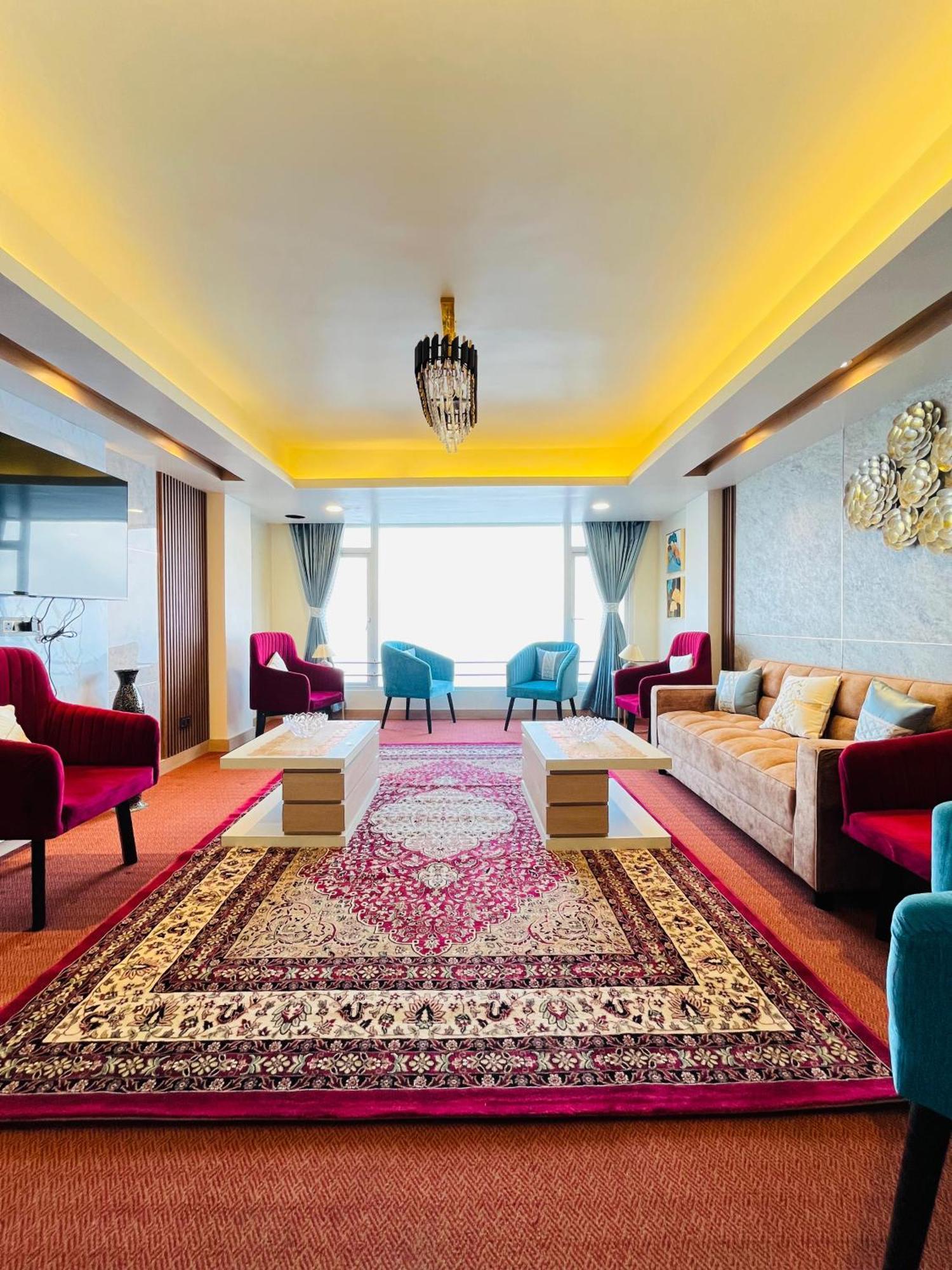 Luxury Stay At Hotel Broadway Boutique Mall Road Chowrasta Near Mahakal Temple Νταρτζίλινγκ Εξωτερικό φωτογραφία