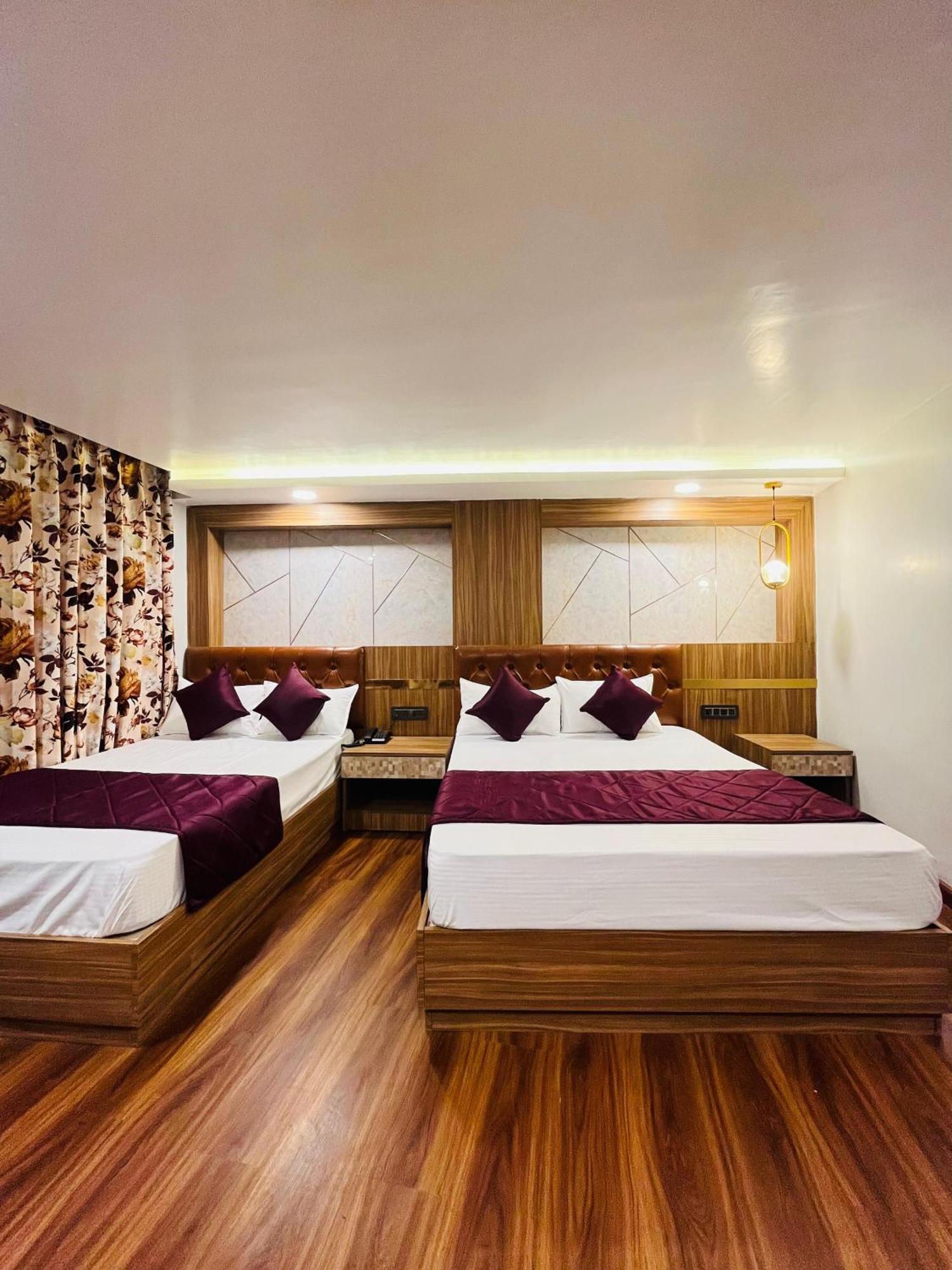 Luxury Stay At Hotel Broadway Boutique Mall Road Chowrasta Near Mahakal Temple Νταρτζίλινγκ Εξωτερικό φωτογραφία