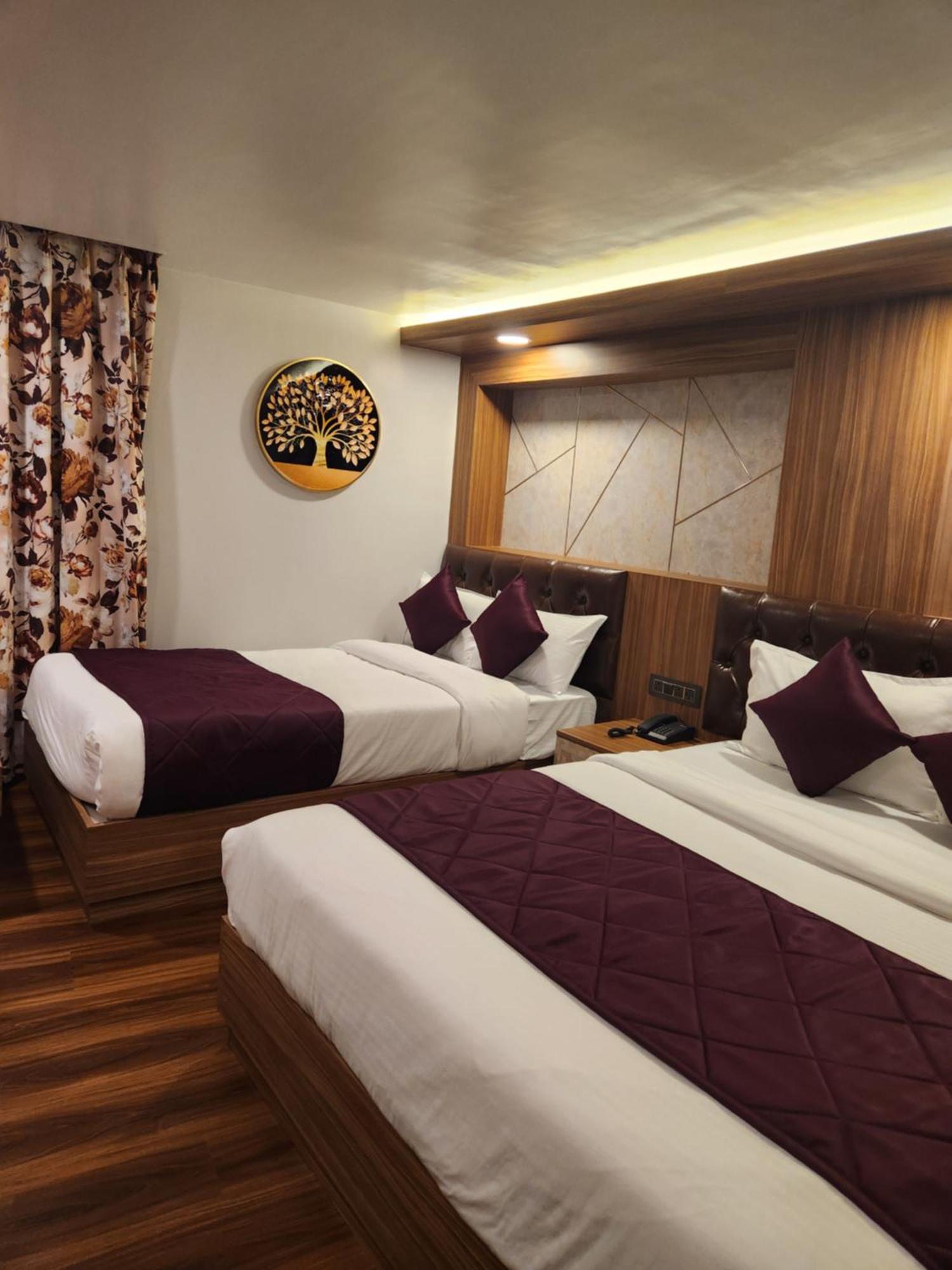 Luxury Stay At Hotel Broadway Boutique Mall Road Chowrasta Near Mahakal Temple Νταρτζίλινγκ Εξωτερικό φωτογραφία