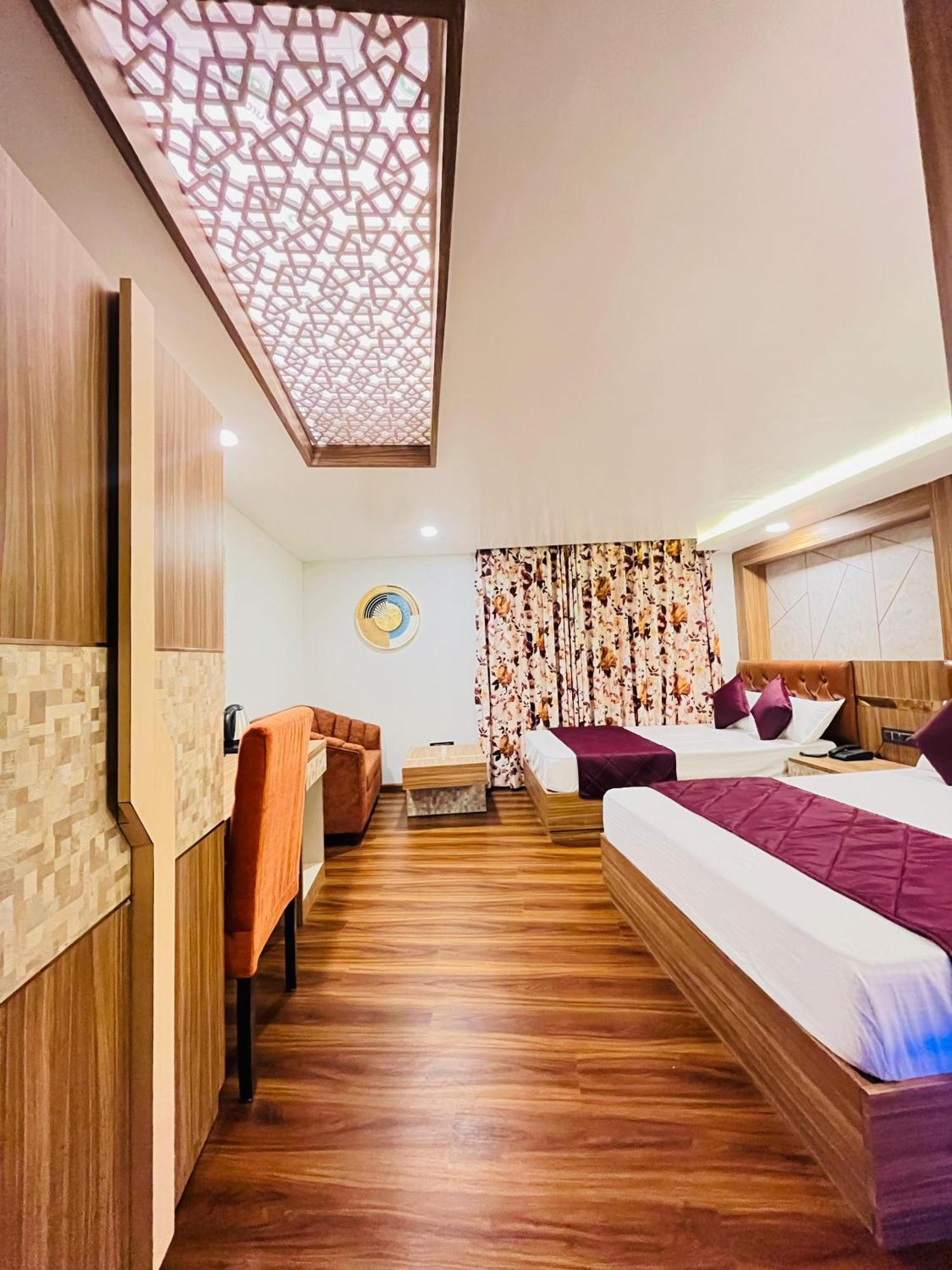 Luxury Stay At Hotel Broadway Boutique Mall Road Chowrasta Near Mahakal Temple Νταρτζίλινγκ Εξωτερικό φωτογραφία
