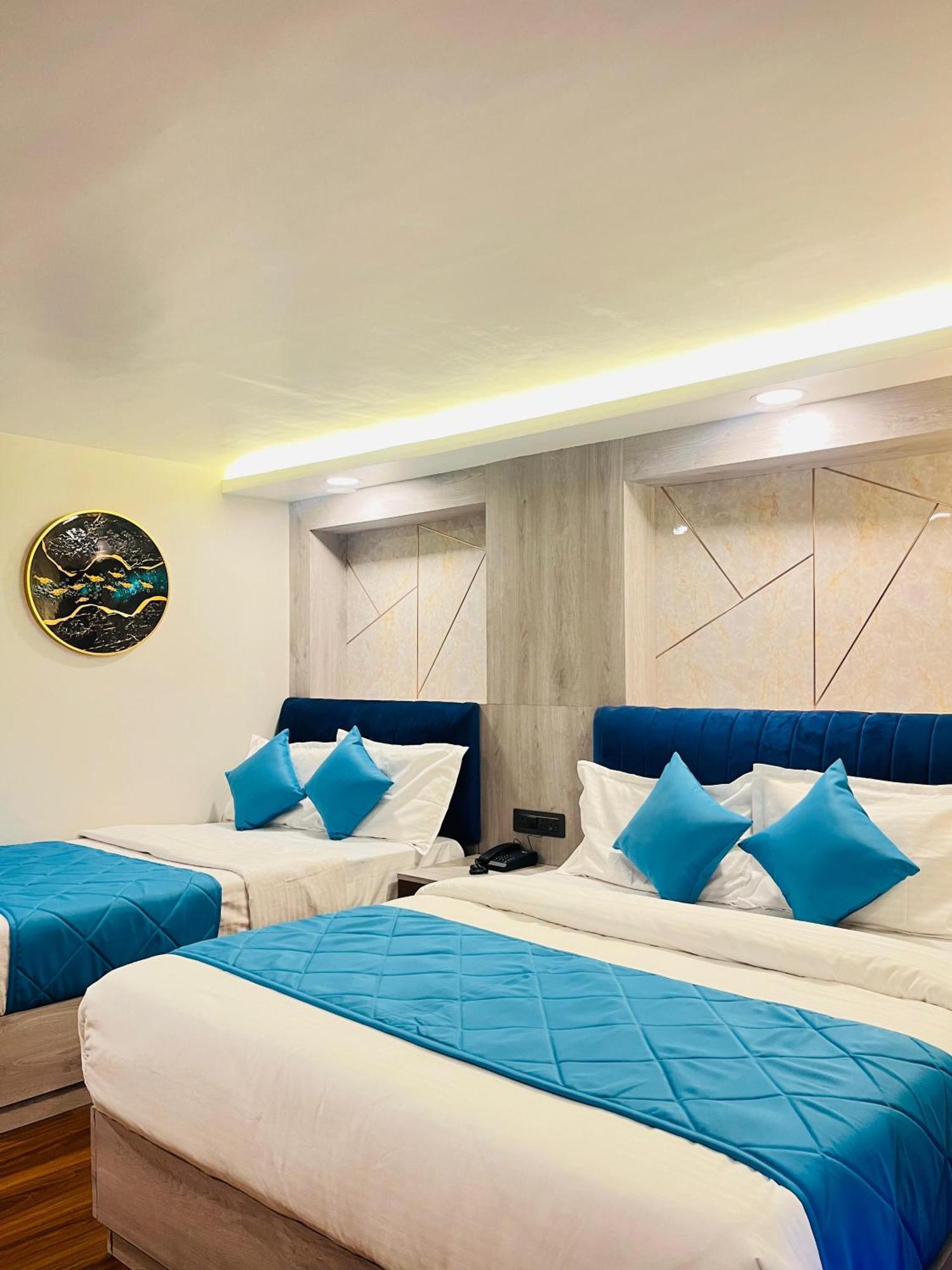 Luxury Stay At Hotel Broadway Boutique Mall Road Chowrasta Near Mahakal Temple Νταρτζίλινγκ Εξωτερικό φωτογραφία
