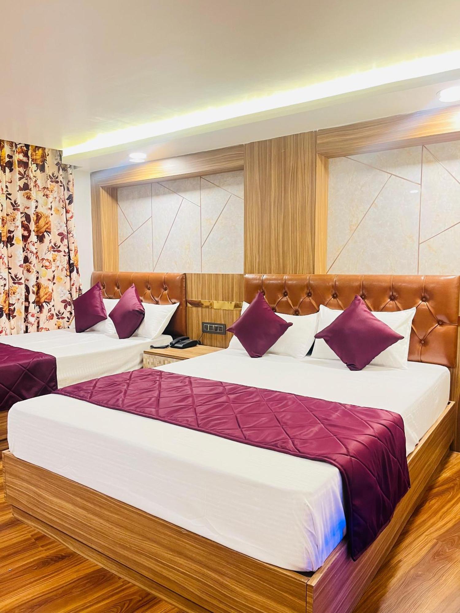 Luxury Stay At Hotel Broadway Boutique Mall Road Chowrasta Near Mahakal Temple Νταρτζίλινγκ Εξωτερικό φωτογραφία