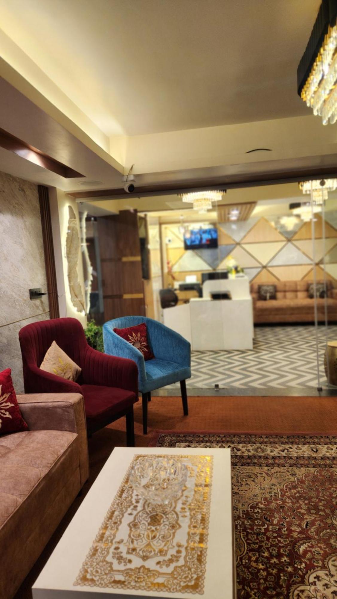 Luxury Stay At Hotel Broadway Boutique Mall Road Chowrasta Near Mahakal Temple Νταρτζίλινγκ Εξωτερικό φωτογραφία